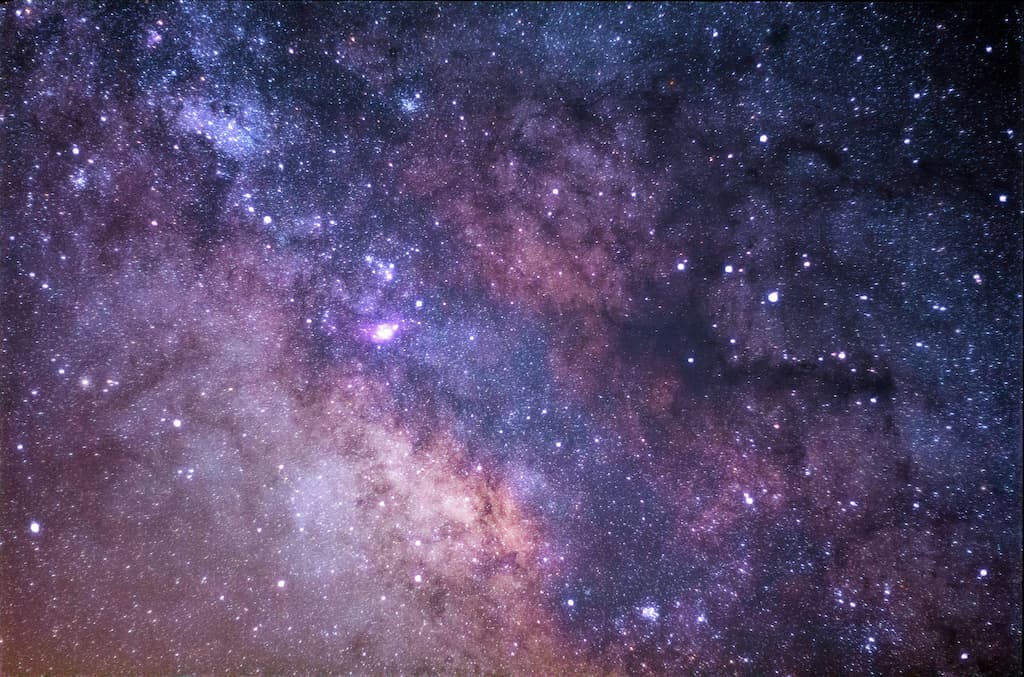 Nebulosa en el espacio con estrellas